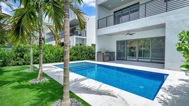 Foto del edificio - 1620 NE 5th Ct
