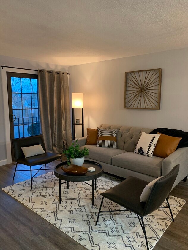 Living room - 38 N Main St