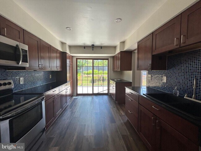 Building Photo - 11 Pheasant Run Ct