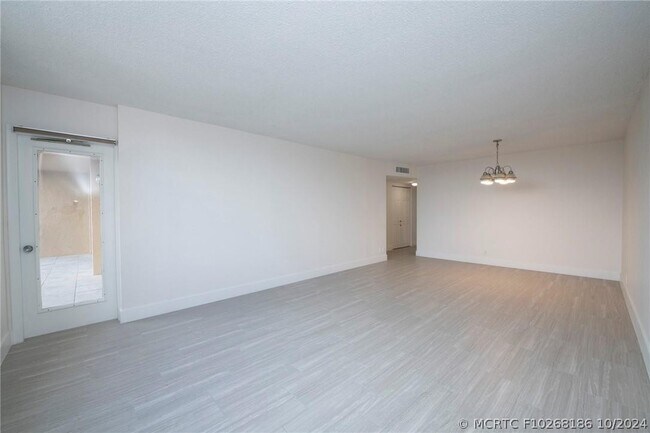 Foto del edificio - 3900 N Hills Dr