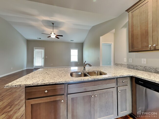 Building Photo - 824 Ellyson Dr