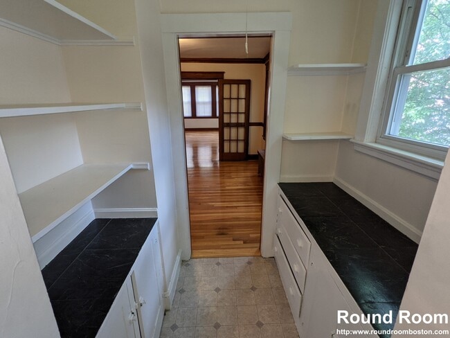 Foto del edificio - 74 Colborne Rd