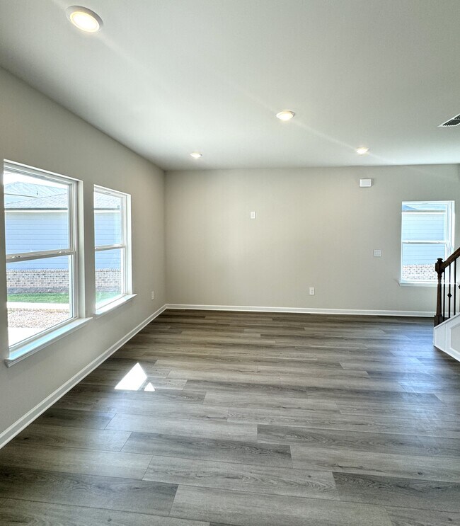 Building Photo - 1828 Dosk Ave