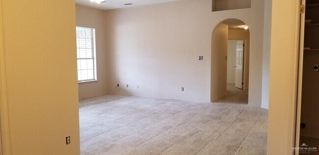 Foto del edificio - 17 Crown Pointe Blvd
