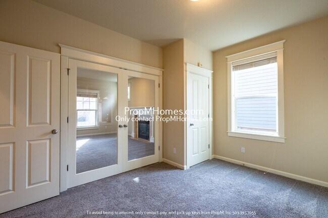 Building Photo - Charming Oregon City Gem – Home Office, Bo...