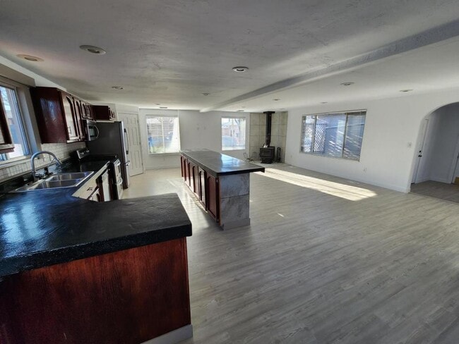 Building Photo - 1055 Pardre Esclante Dr