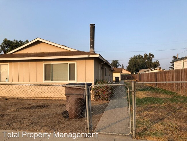 Building Photo - 2 br, 1 bath House - 227 S. H Street - B