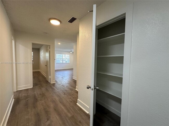 Foto del edificio - 108 NW 1st St