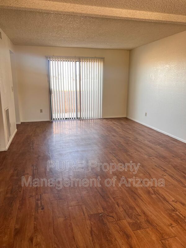 Foto del edificio - 231 E 2nd Ave