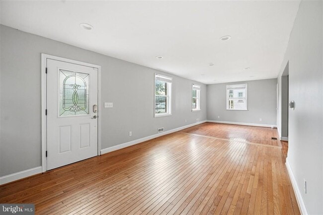 Building Photo - 2918 Monroe Pl