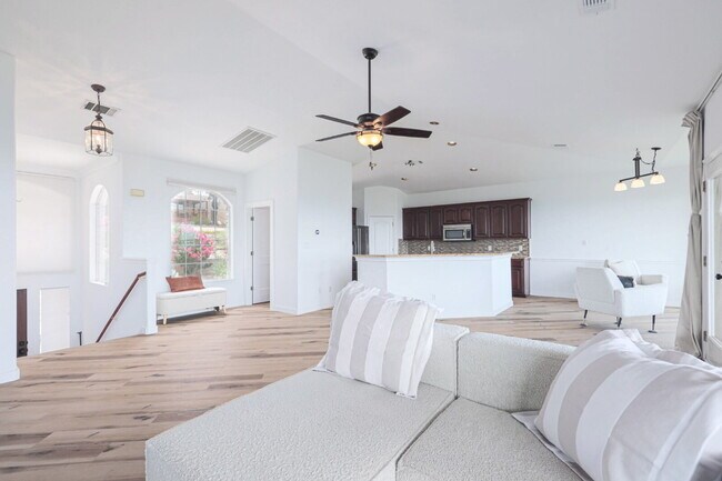 Building Photo - Discover your Hill Country retreat with br...