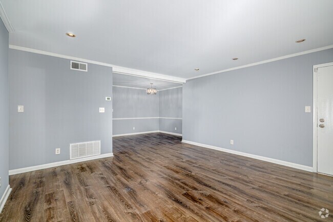 2 habitaciones, 2 baños - 1000 pies cuadrados - Sala de estar - 3057 Pharr Court