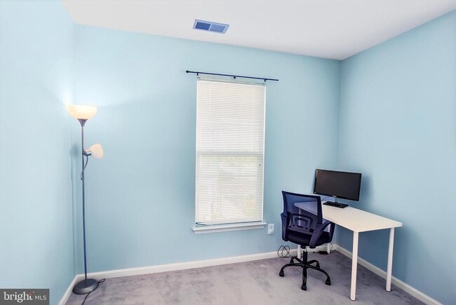 Foto del edificio - 5003 Hollington Dr