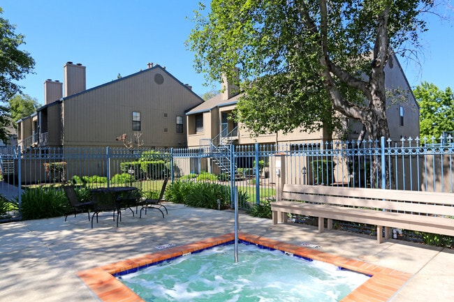 Hot Tub - SCHOONER LANDING