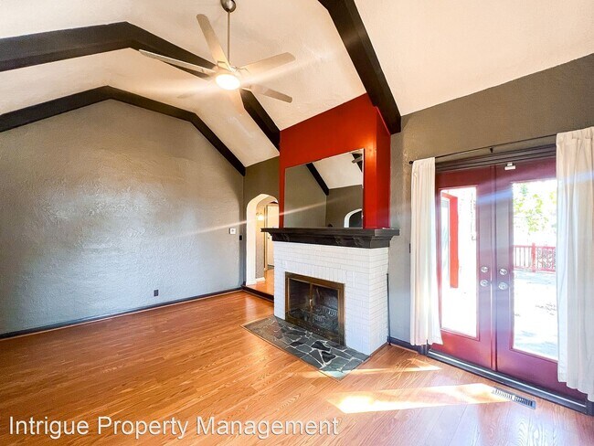 Building Photo - 2 br, 2 bath House - 4901 E 11th St