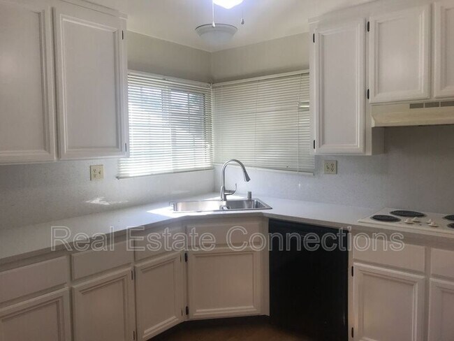Building Photo - 968 Azure St