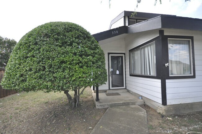 Foto del edificio - 328-332 W Corporate Dr