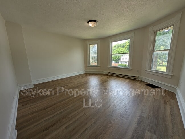 Building Photo - 464 S Harrison Ave