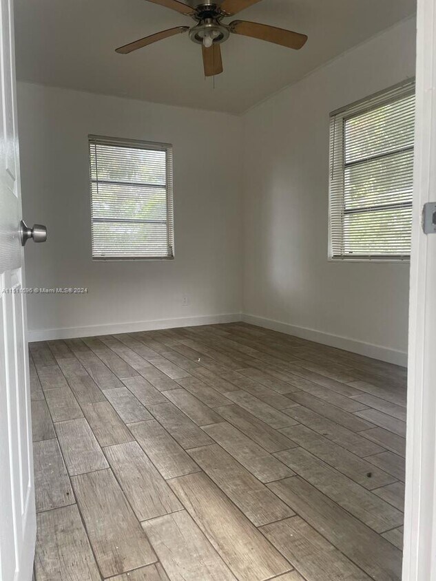 5843 Harding St Unit 12, Hollywood, FL 33021 Room for Rent in