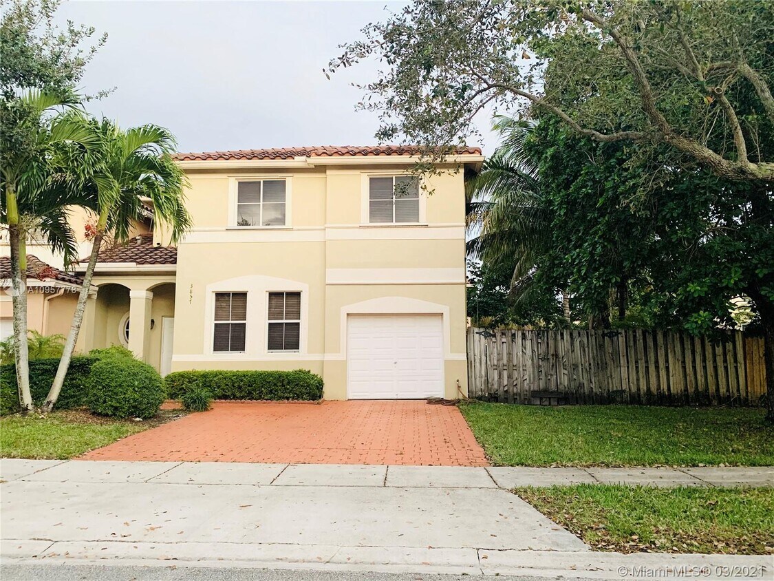 3857 SW 170th Ave, Miramar, FL 33027 Townhouse for Rent in Miramar