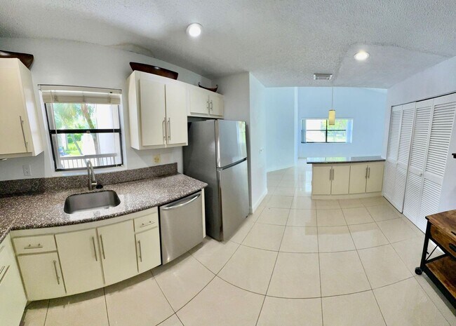 Foto del edificio - 9657 Riverside Dr