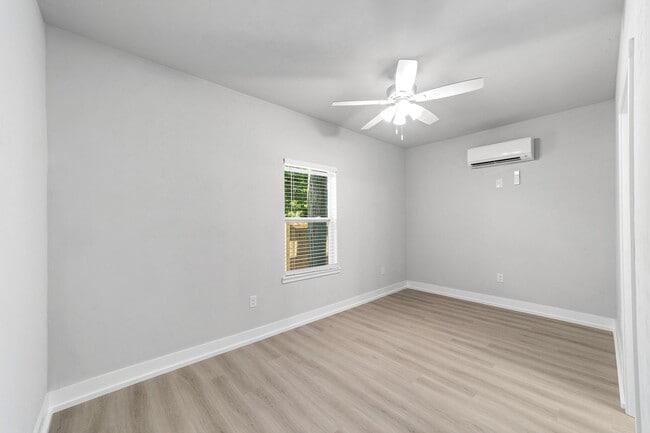 Foto del edificio - NOW LEASING FOR FALL 2026