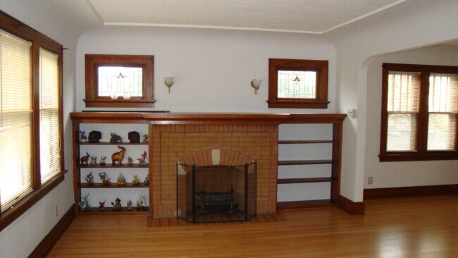 Living Room w/faux fireplace - 6627 W Revere Pl