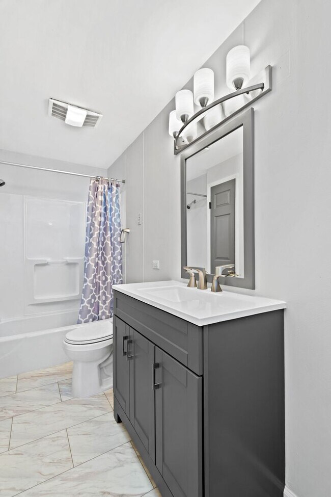 Foto del edificio - Stunning 3 bedroom home in Mt. Washington available August 1!