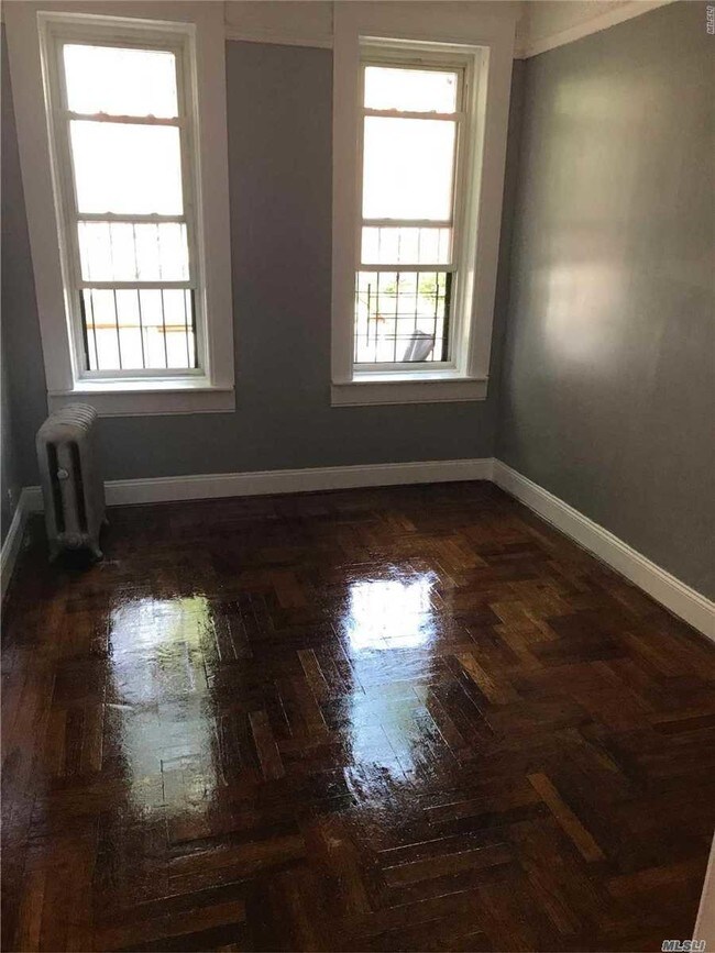 Building Photo - 241 E 55th St