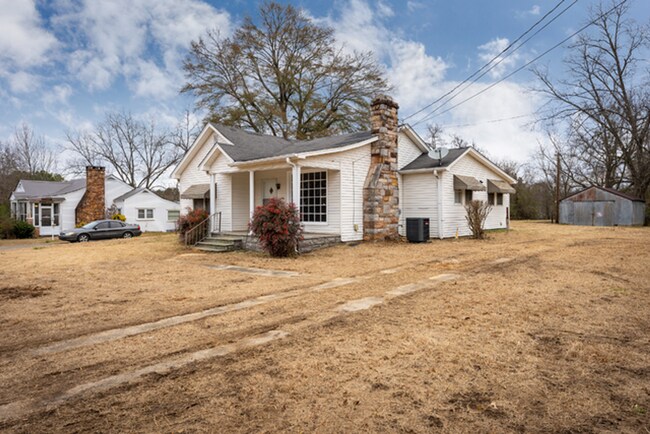 Building Photo - Newly renovated 1930s house waiting to bec...