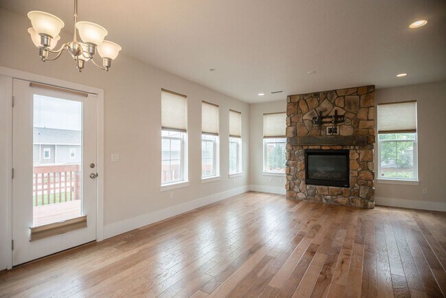 Foto del edificio - Charming 3-Bedroom Home in the Desirable Bucking Horse Neighborhood!