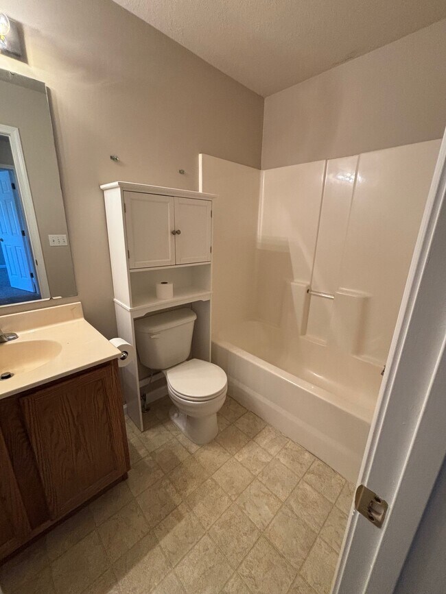 Building Photo - 67 Farington Cir