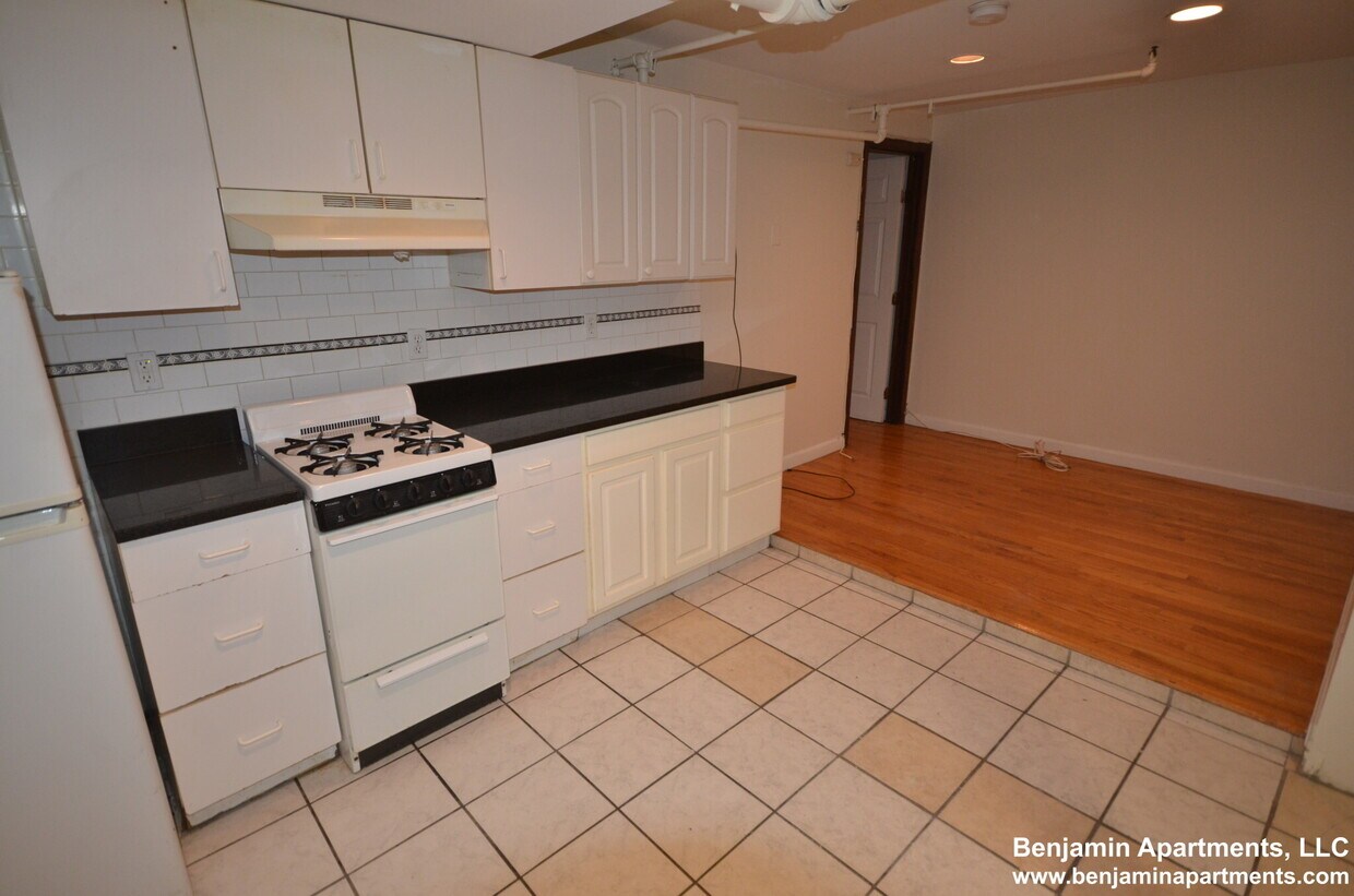 Primary Photo - 171 Hemenway St
