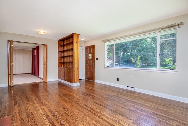 Building Photo - West Asheville House