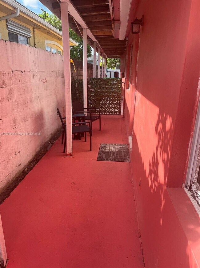 Foto del edificio - 541 E 16th St