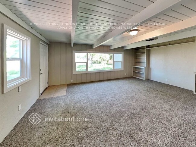 Building Photo - 2305 Carlsbad Ave