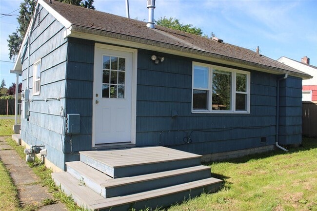 Building Photo - 1 Bedroom- Single Family Home with Large Yard