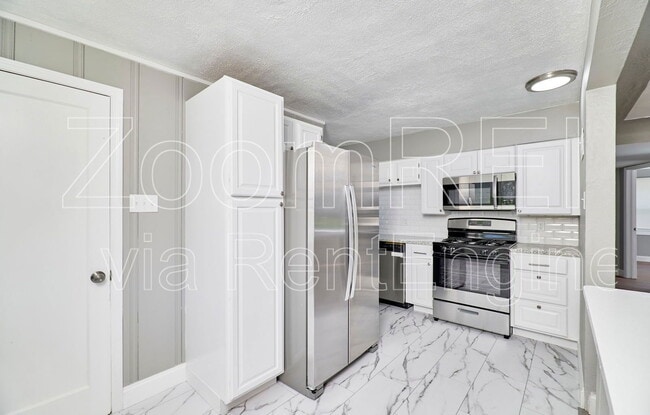 Building Photo - 3361 Delta Dr