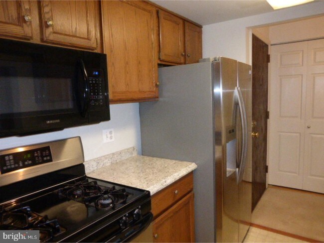 Building Photo - 212 Drummers Ln