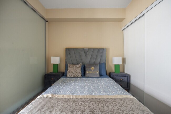 Photo du bâtiment - 300 Front St W