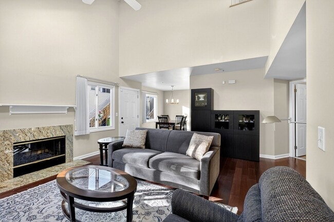 Foto del edificio - Creekside 1st floor unit Showing Saturday 1/31 10am-10:15am