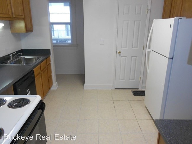 Building Photo - 6 br, 2.5 bath House - 156 W. Patterson Ave.