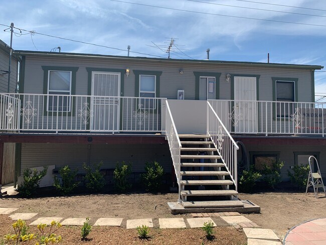 Building Photo - 537 Daisy Ave