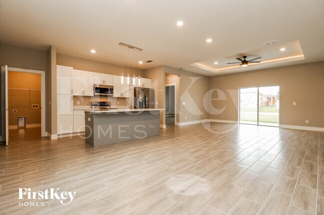 Foto del edificio - 327 Churchill Ct