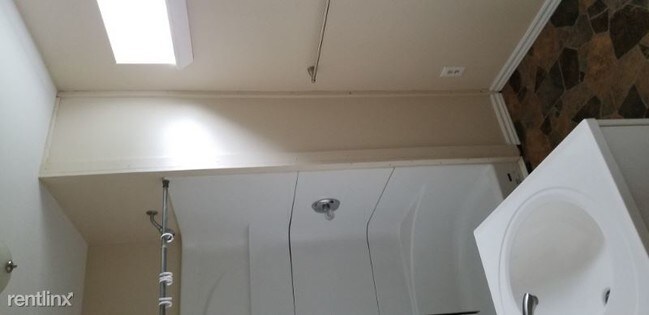 Building Photo - 24 E Adams St