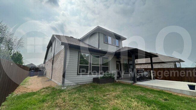 Foto del edificio - 5521 Capilano Ct
