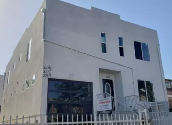 Building Photo - 325 N Kenmore Ave