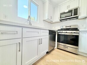 Building Photo - 327 S Ave 59
