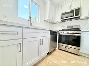 Building Photo - 327 S Ave 59