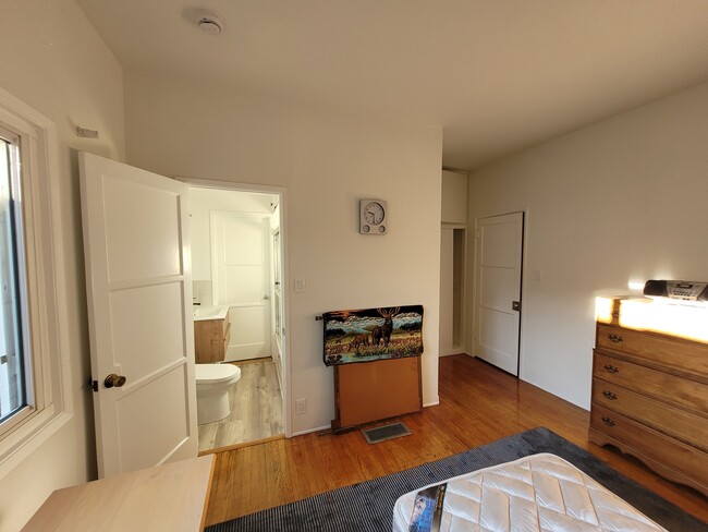 Foto del edificio - 10528 Ayres Ave